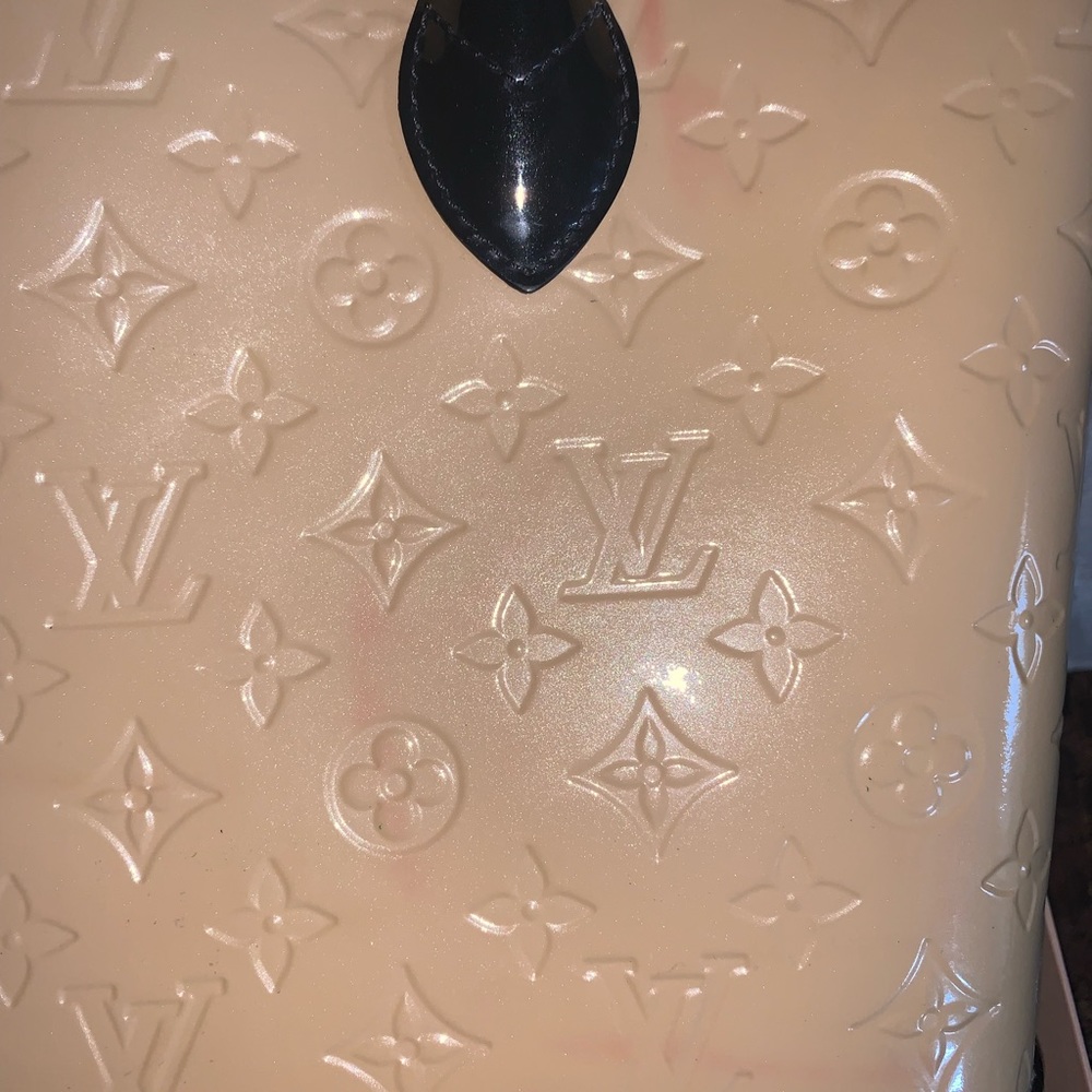 Louis Vuitton Cream Patent Monogram Tote with Black Trim - Picture 2 of 9